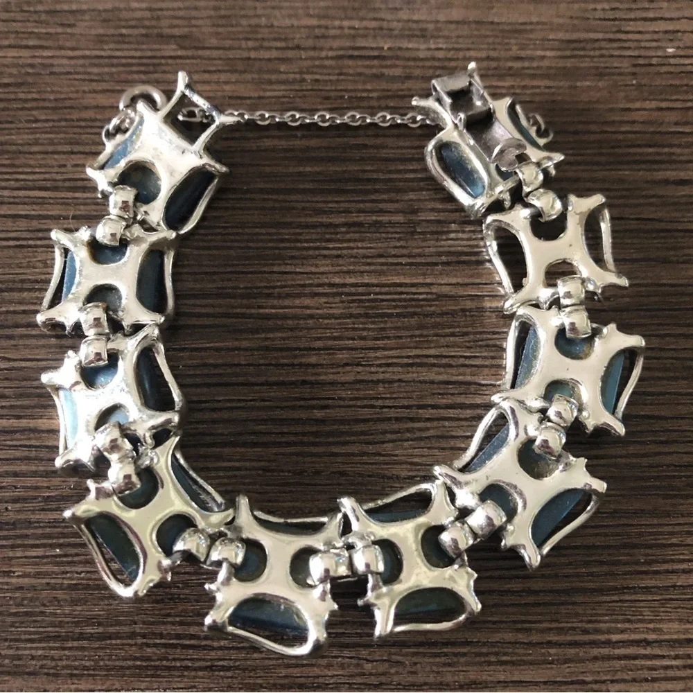 Vintage sliver & blue stone square linked bracelet (tiny flaw)
